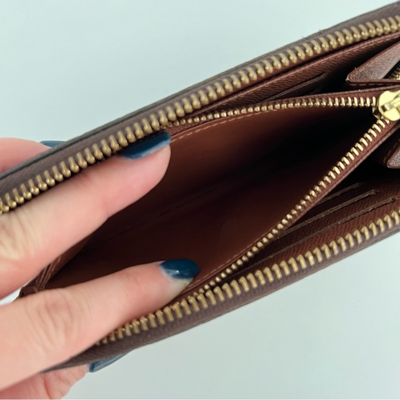 Louis Vuitton Zippy Wallet - Picture 7 of 9